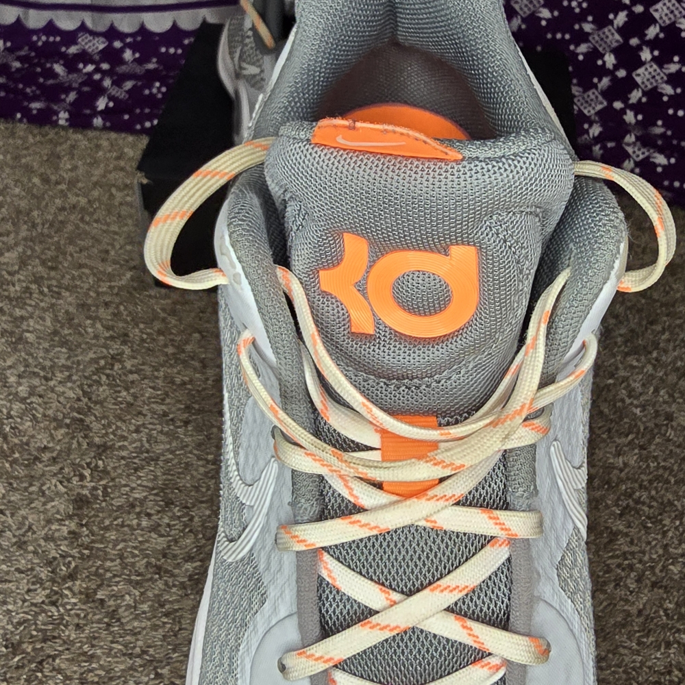 Men's Nike KD Sneakers 9.5
